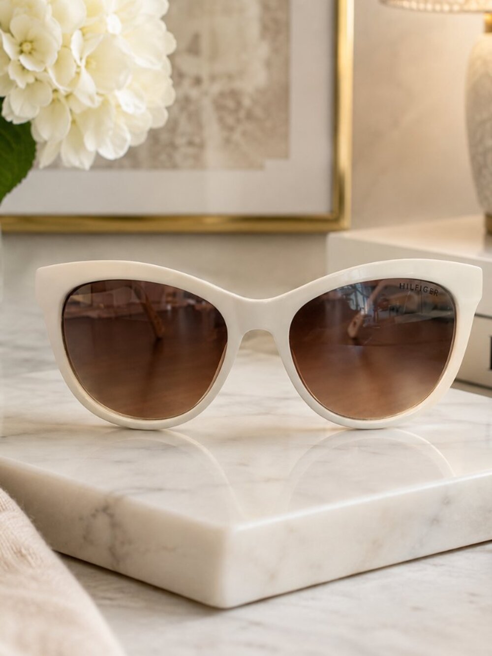 Tommy Hilfiger Ivory Cat Eye Sunglasses Brown Gradient Gold 55-18-147